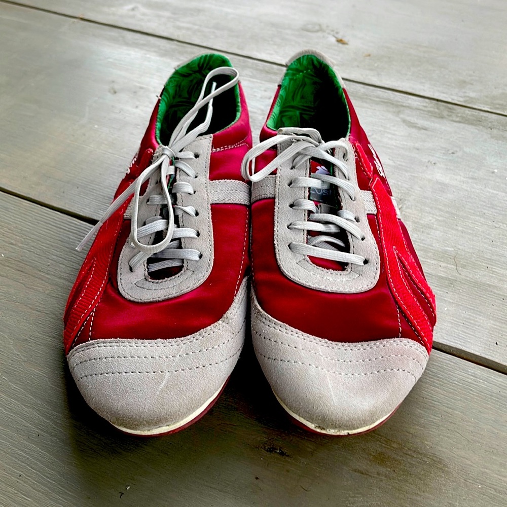 W7 Cushe Casual Flats